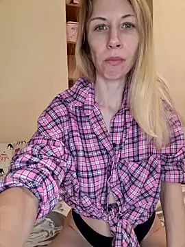 Snapshot of MissisMilk chatting on 01/05/25, 08:00 MissisMilk online show from 01/05/25, 08:00