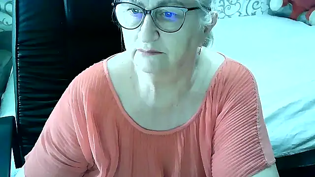 Snapshot of LolkaAlyss chatting on 02/19/25, 10:34 LolkaAlyss online show from 02/19/25, 10:34