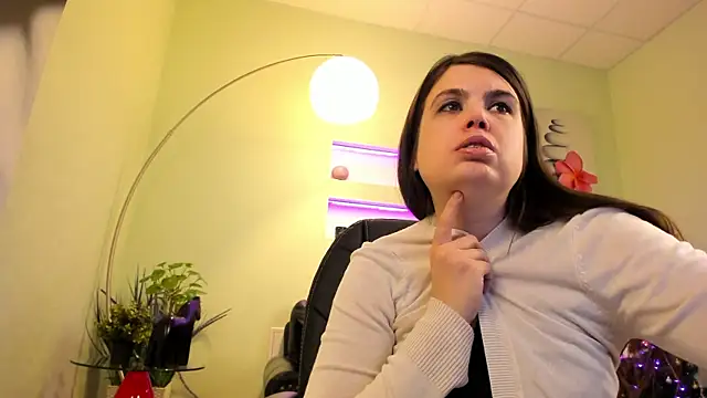 Snapshot of BattyMoll chatting on 12/12/24, 03:05 BattyMoll online show from 12/12/24, 03:05