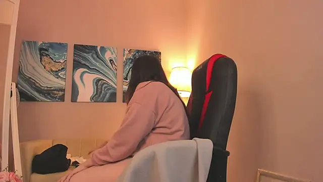 Snapshot of BattyMoll chatting on 12/18/24, 02:32 BattyMoll online show from 12/18/24, 02:32