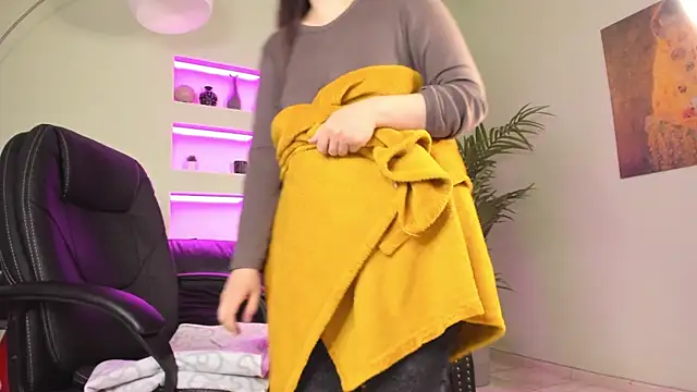 Snapshot of BattyMoll chatting on 02/10/25, 02:41 BattyMoll online show from 02/10/25, 02:41