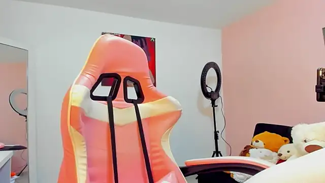 Snapshot of Vane_Rossee chatting on 03/08/25, 12:44 Vane Rossee online show from 03/08/25, 12:44