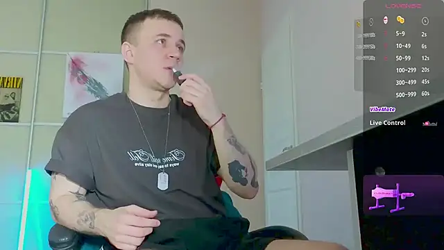 Snapshot of Ethan_and_mike chatting on 10/30/25, 12:17 Ethan and mike online show from 10/30/25, 12:17