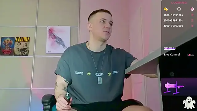 Snapshot of Ethan_and_mike chatting on 11/18/25, 10:20 Ethan and mike online show from 11/18/25, 10:20