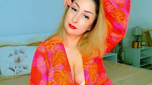 Snapshot of Tyana40 chatting on 01/28/25, 05:43 Tyana40 online show from 01/28/25, 05:43