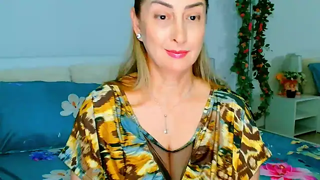 Snapshot of Tyana40 chatting on 03/18/25, 05:31 Tyana40 online show from 03/18/25, 05:31