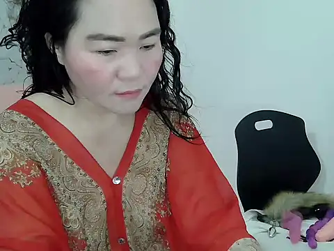 Snapshot of SweetAsianAss chatting on 10/26/25, 09:21 SweetAsianAss online show from 10/26/25, 09:21