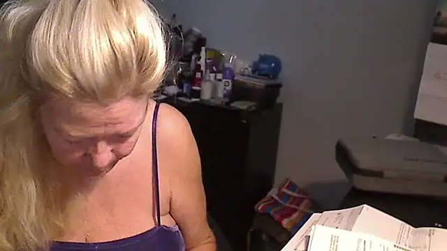 Snapshot of XTRAHORNYONE chatting on 01/31/25, 03:00 XTRAHORNYONE online show from 01/31/25, 03:00