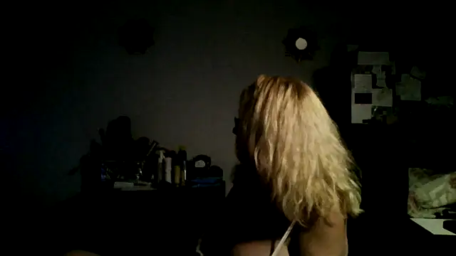 Snapshot of XTRAHORNYONE chatting on 10/05/25, 01:15 XTRAHORNYONE online show from 10/05/25, 01:15