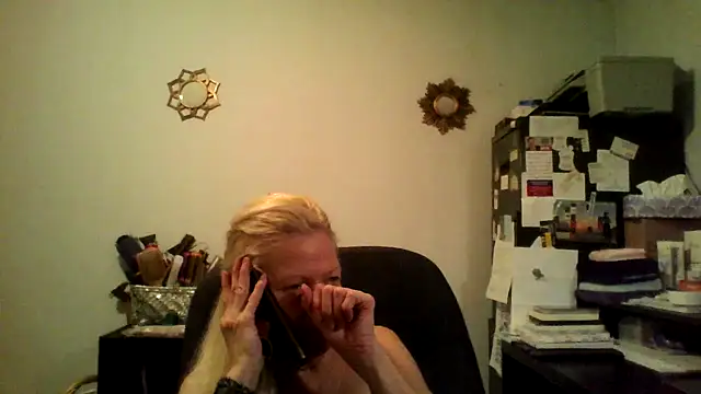 Snapshot of XTRAHORNYONE chatting on 10/11/25, 04:12 XTRAHORNYONE online show from 10/11/25, 04:12