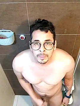 Snapshot of towers_j chatting on 02/17/25, 04:48 towers j online show from 02/17/25, 04:48