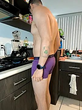 Snapshot of towers_j chatting on 09/26/25, 04:33 towers j online show from 09/26/25, 04:33