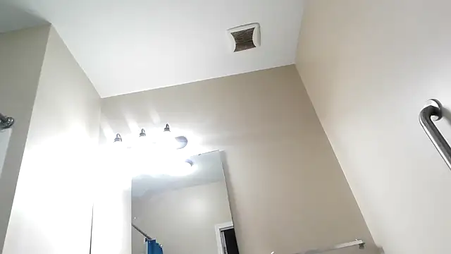 Snapshot of RinsingWood84 chatting on 01/19/26, 12:31 RinsingWood84 online show from 01/19/26, 12:31