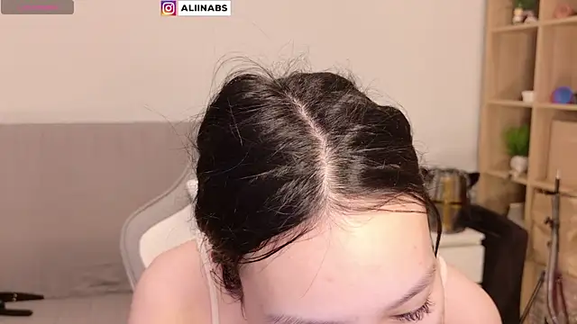 Snapshot of aliiiiiina chatting on 12/31/24, 05:29 aliiiiiina online show from 12/31/24, 05:29