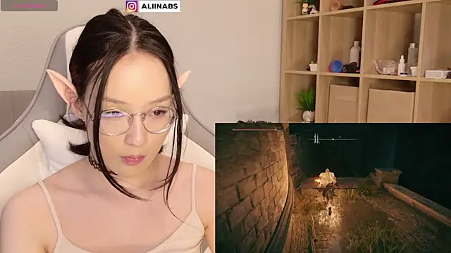 Snapshot of aliiiiiina chatting on 12/31/24, 08:34 aliiiiiina online show from 12/31/24, 08:34