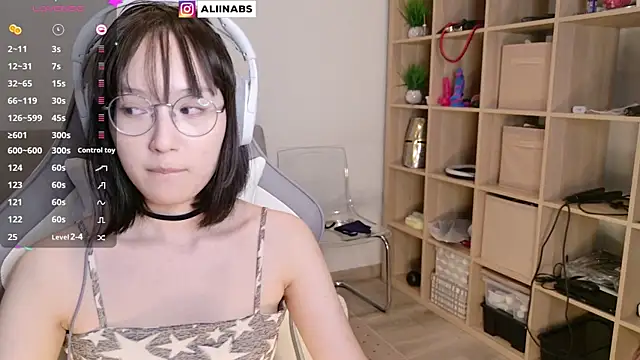 Snapshot of aliiiiiina chatting on 02/09/25, 12:28 aliiiiiina online show from 02/09/25, 12:28