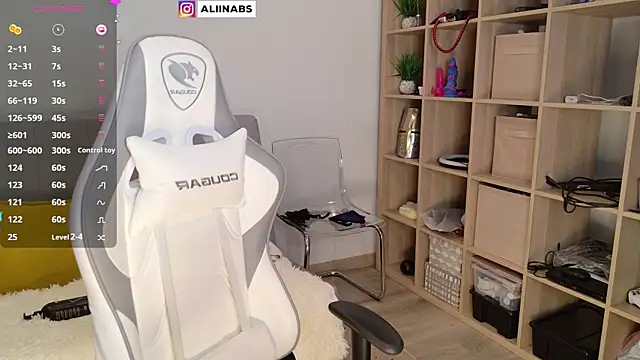 Snapshot of aliiiiiina chatting on 02/09/25, 08:45 aliiiiiina online show from 02/09/25, 08:45