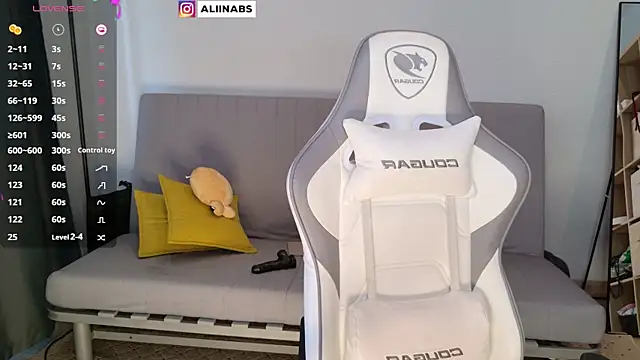 Snapshot of aliiiiiina chatting on 03/23/25, 05:10 aliiiiiina online show from 03/23/25, 05:10