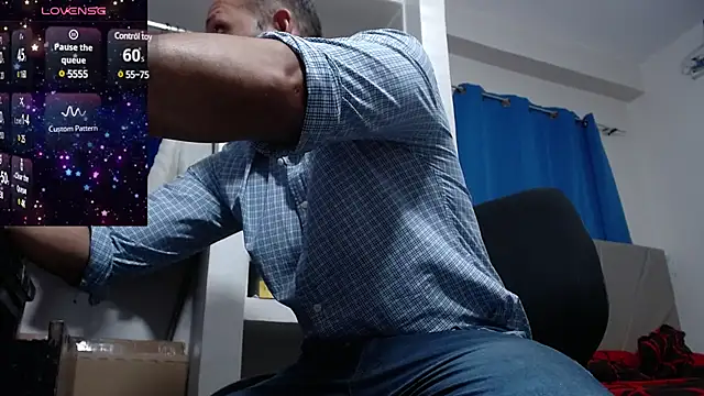 Snapshot of lewislamxxx_hot chatting on 12/06/24, 12:12 lewislamxxx hot online show from 12/06/24, 12:12