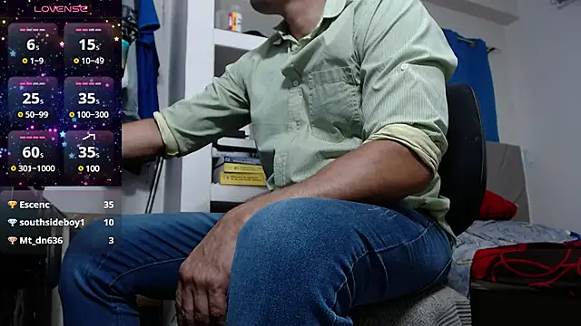 Snapshot of lewislamxxx_hot chatting on 02/14/25, 12:09 lewislamxxx hot online show from 02/14/25, 12:09