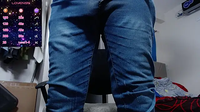 Snapshot of lewislamxxx_hot chatting on 02/21/25, 11:43 lewislamxxx hot online show from 02/21/25, 11:43