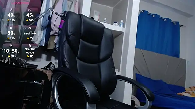 Snapshot of lewislamxxx_hot chatting on 09/20/25, 09:49 lewislamxxx hot online show from 09/20/25, 09:49