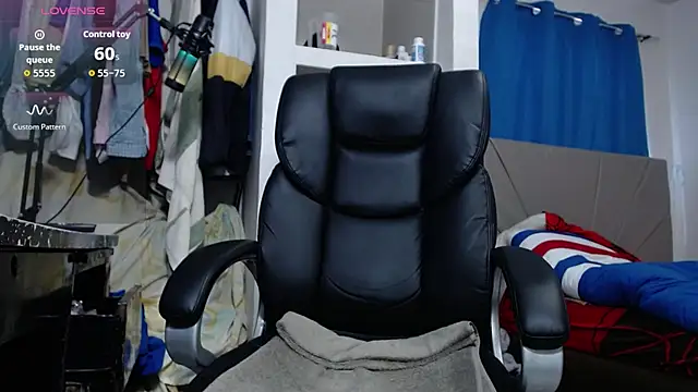 Snapshot of lewislamxxx_hot chatting on 10/02/25, 08:27 lewislamxxx hot online show from 10/02/25, 08:27