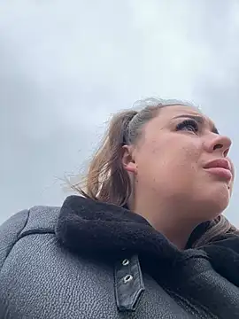 Snapshot of Sara_Slow chatting on 12/22/24, 10:38 Sara Slow online show from 12/22/24, 10:38