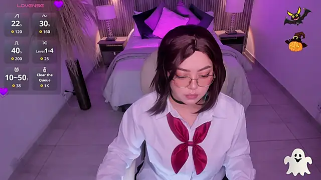 emmy walker online show from 10/31/25, 11:11