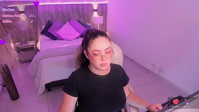 emmy walker online show from 11/06/25, 11:00