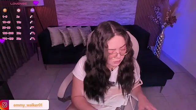 emmy walker online show from 12/04/25, 11:08