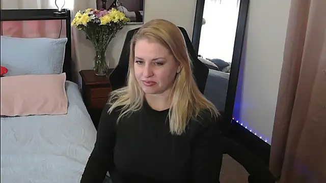 Snapshot of HollieBim chatting on 01/16/25, 03:46 HollieBim online show from 01/16/25, 03:46
