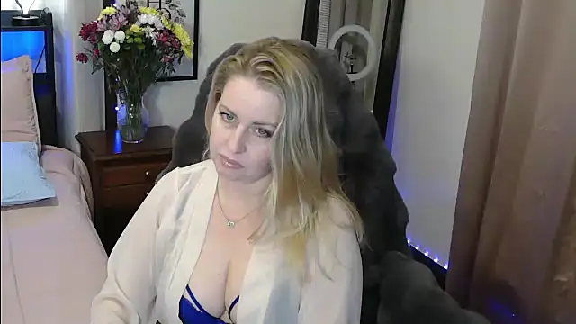 Snapshot of HollieBim chatting on 02/09/25, 04:46 HollieBim online show from 02/09/25, 04:46