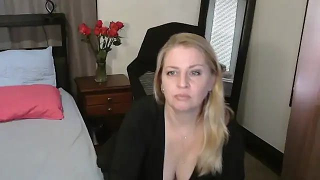 HollieBim online show from 06/02/26, 02:08