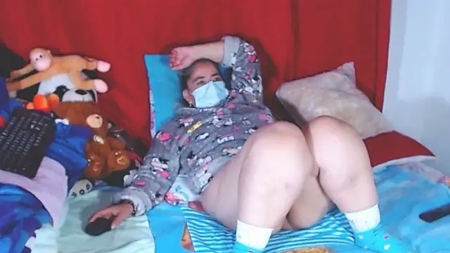 estrellita fugaz16x online show from 10/18/25, 02:58