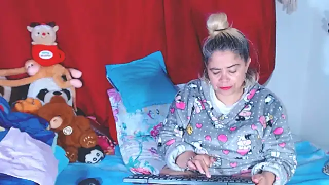 estrellita fugaz16x online show from 11/10/25, 04:00