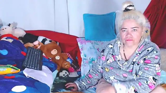 estrellita fugaz16x online show from 11/25/25, 08:14