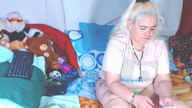 estrellita fugaz16x online show from 11/30/25, 03:43