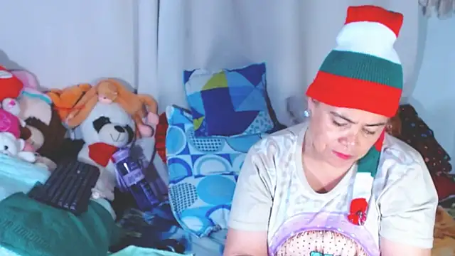 estrellita fugaz16x online show from 12/17/25, 03:12