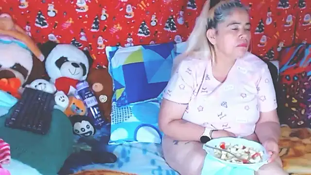 estrellita fugaz16x online show from 01/15/26, 03:55