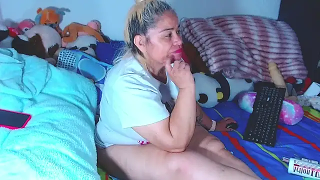 Snapshot of estrellita_fugaz16x chatting on 06/05/26, 03:02 estrellita fugaz16x online show from 06/05/26, 03:02