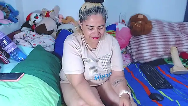 Snapshot of estrellita_fugaz16x chatting on 06/21/26, 05:21 estrellita fugaz16x online show from 06/21/26, 05:21