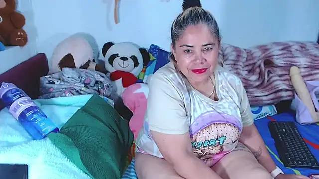 Snapshot of estrellita_fugaz16x chatting on 06/29/26, 05:35 estrellita fugaz16x online show from 06/29/26, 05:35