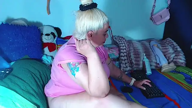 Snapshot of estrellita_fugaz16x chatting on 07/13/26, 05:21 estrellita fugaz16x online show from 07/13/26, 05:21