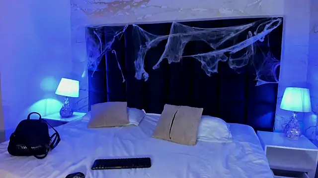 Snapshot of Maddysex_ chatting on 10/18/25, 11:33 Maddysex online show from 10/18/25, 11:33
