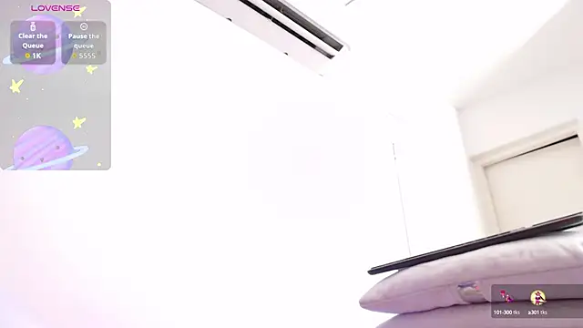 Snapshot of BeckyAnders chatting on 10/02/25, 12:56 BeckyAnders online show from 10/02/25, 12:56