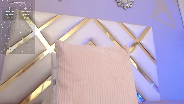 Snapshot of BeckyAnders chatting on 11/20/25, 04:29 BeckyAnders online show from 11/20/25, 04:29