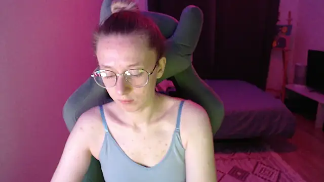 AnabelFrel online show from 09/14/25, 12:21