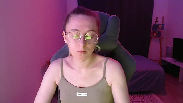 AnabelFrel online show from 11/13/25, 01:15