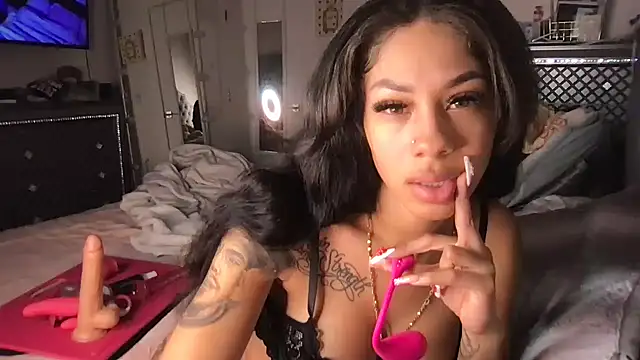 Snapshot of honeyybabyy112 chatting on 12/12/24, 05:31 honeyybabyy112 online show from 12/12/24, 05:31